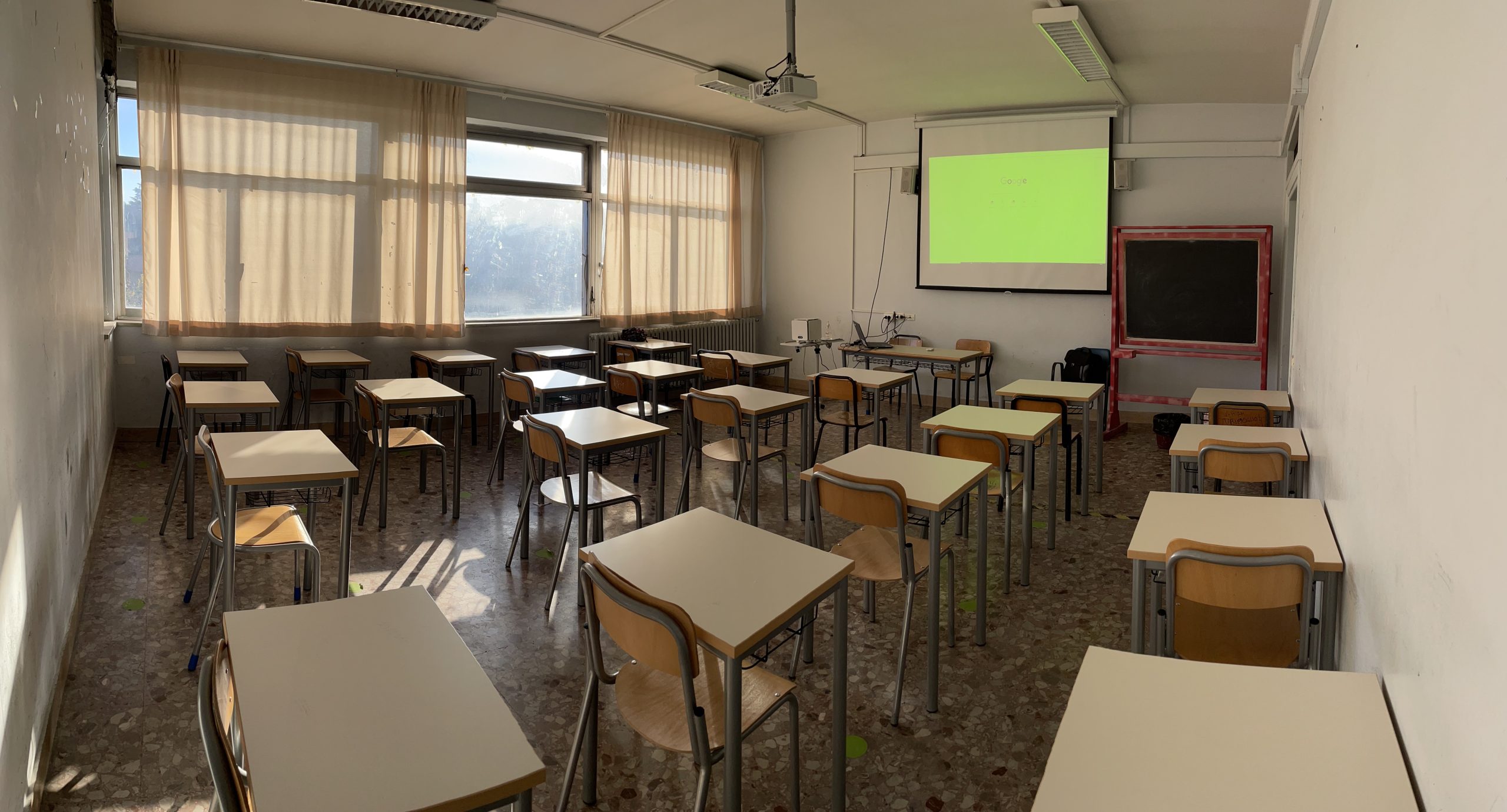 sede via Savinio Liceo Orazio aula