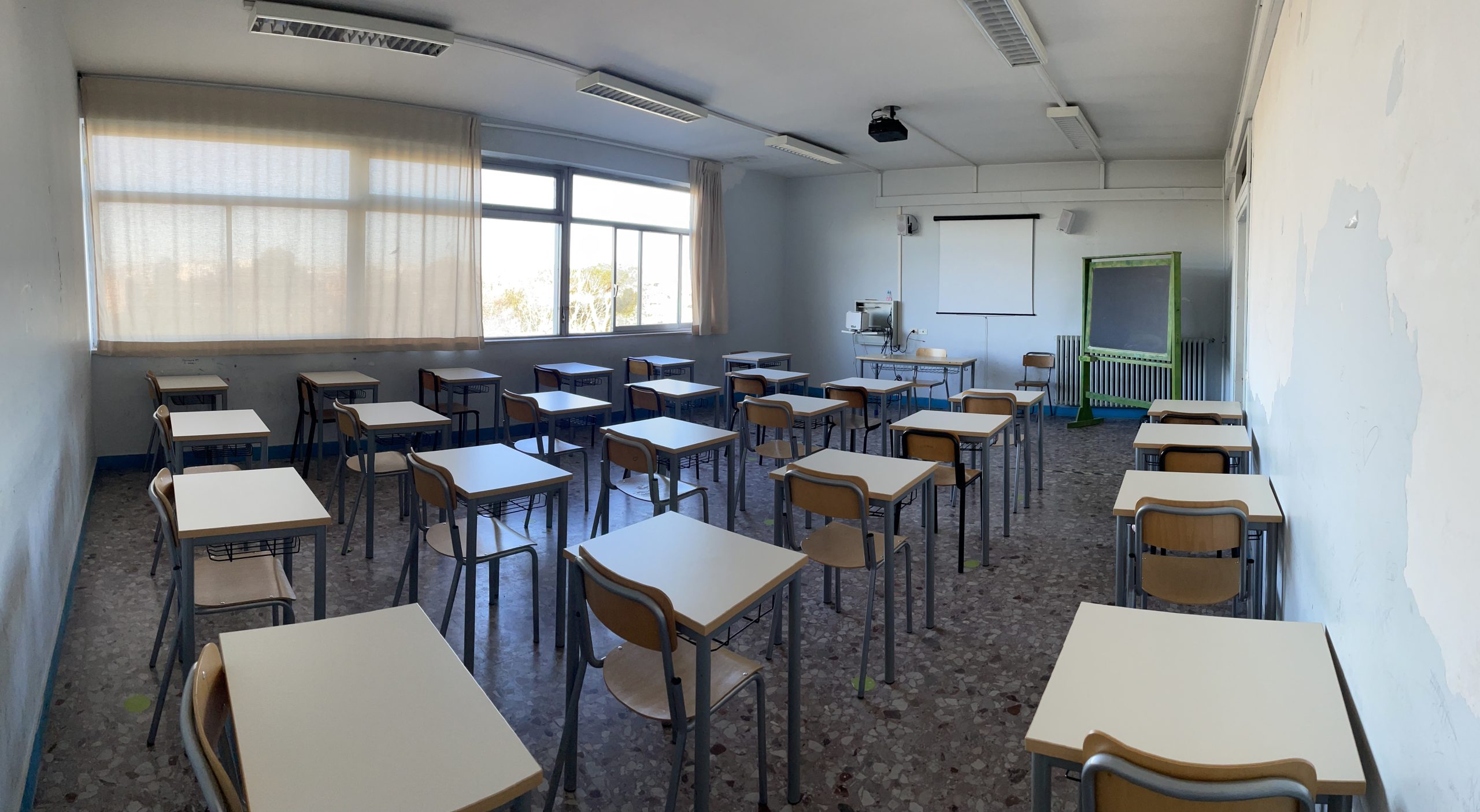 sede via Savinio Liceo Orazio aula